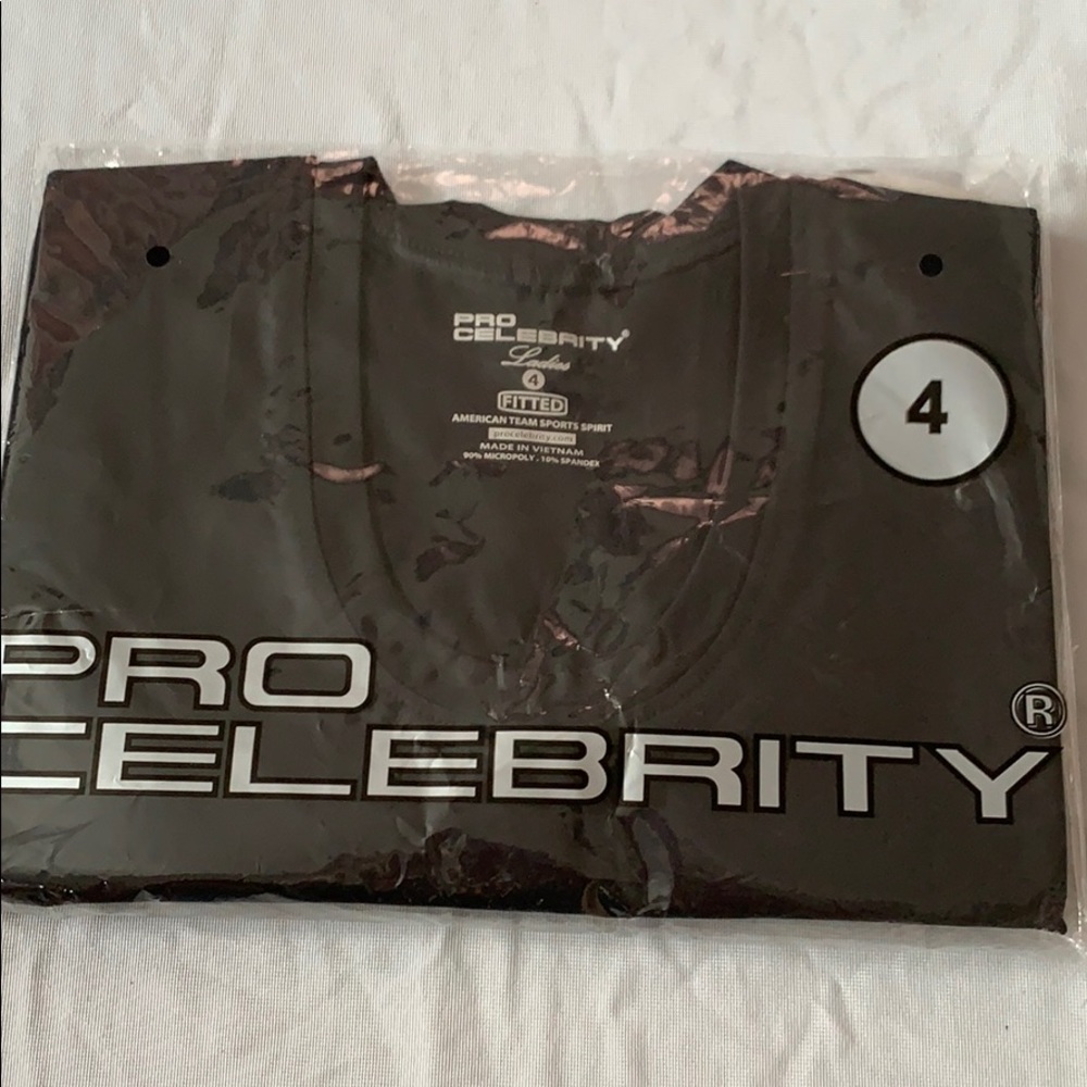 2/$10 NWT pro celebrity ladies fitted top